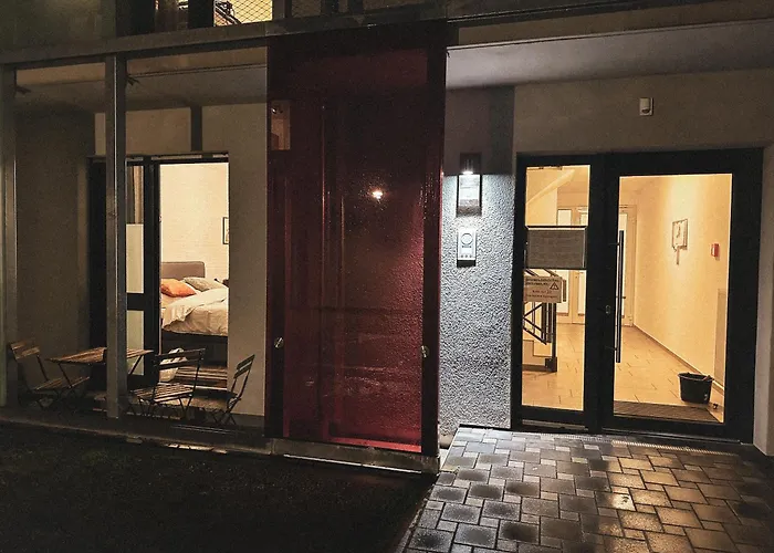 Mosel - Netflix - Modern & Zentral * ترير