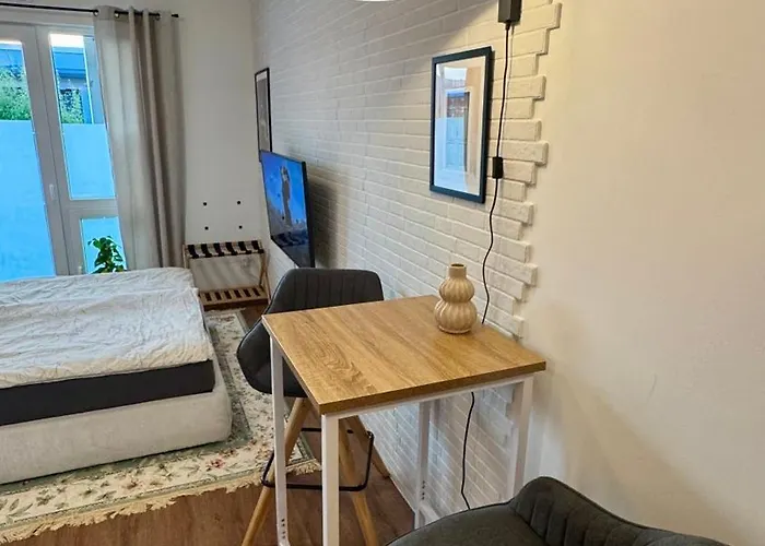 Mosel - Netflix - Modern & Zentral